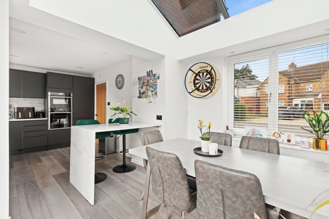 1 Meadow Lane, Beaconsfield photo 3