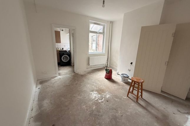 30, Mansfield photo 2