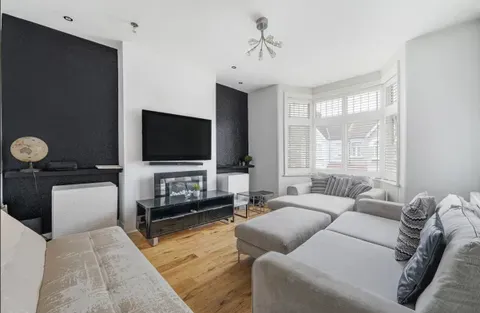 Thumbnail Flat to rent in Ribblesdale Road, London