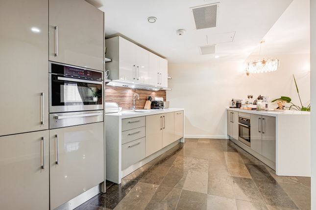 Flat for sale in Palace Place, Westminster