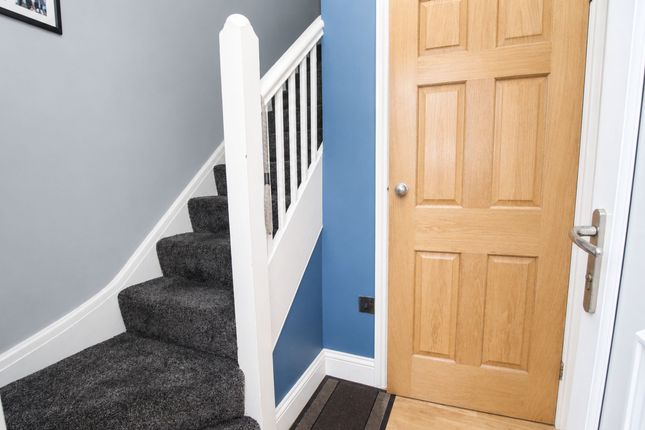 4 Sun Vale Avenue, Todmorden photo 4