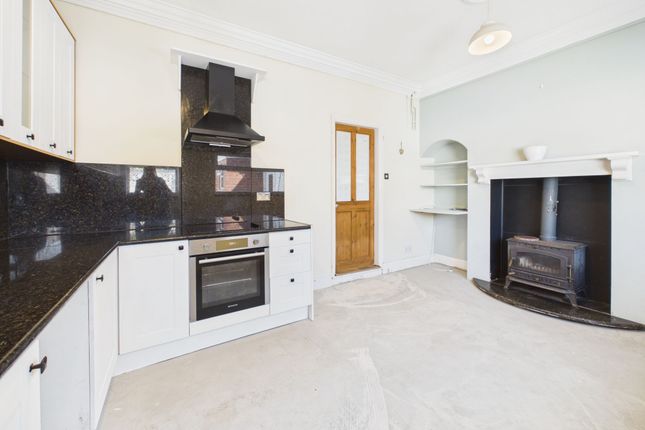19 Wolfreton Road, Hull photo 3