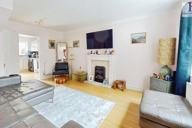 7, Partridge Drive, Bradford photo 4