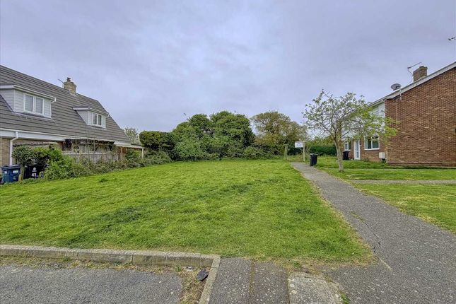 39, Woodside, Walton on the naze photo 2