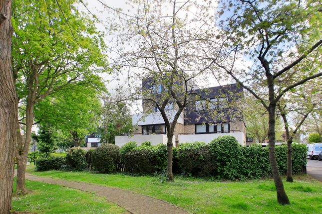 Thumbnail Flat for sale in Chesterton Close, Wandsworth, London