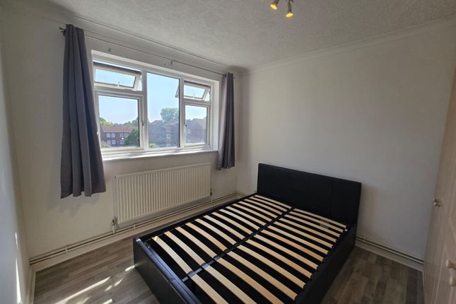 9 Willow Grange, Sidcup photo 5