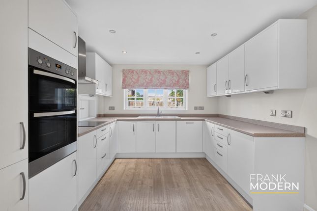 8 Thomas Close, Peterborough photo 3