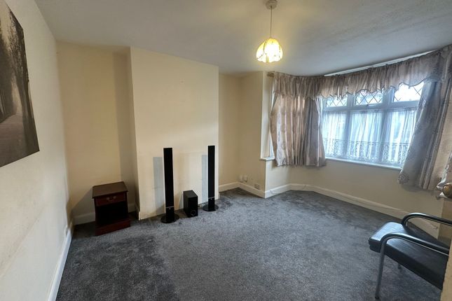 65, Carlton Avenue, Feltham photo 2