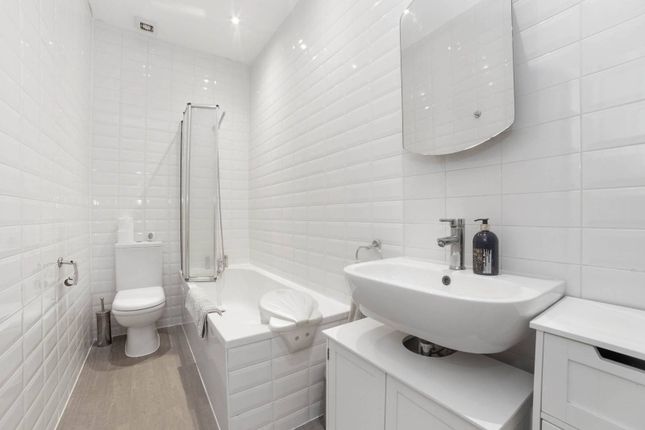 Thumbnail Flat to rent in Melford Road, East Dulwich, London