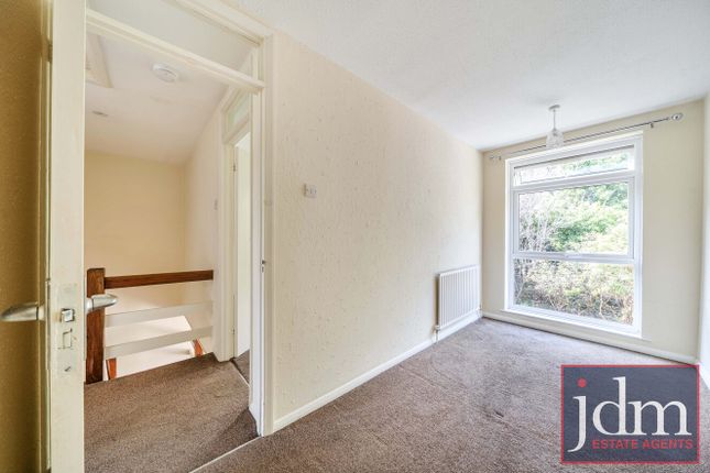 3, Claremont Close, Orpington photo 3