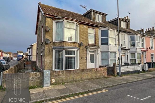 Thumbnail Flat to rent in Crown Road, Great Yarmouth