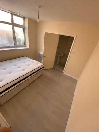 Flat to rent in Flat 6, Luton