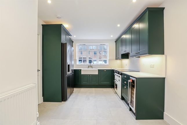 12, Brook Close, London photo 3