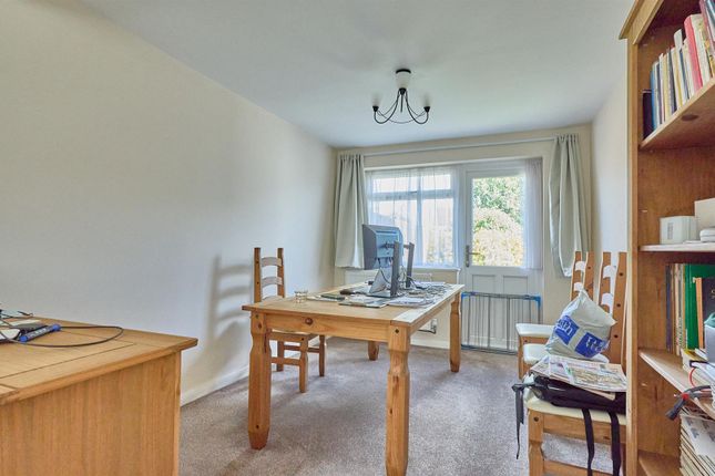 17, Priory Walk, Leicester photo 4