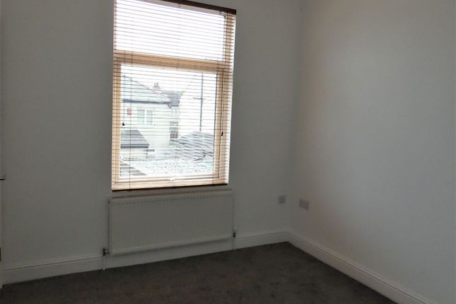 60 Moorcroft Drive, Bradford photo 5