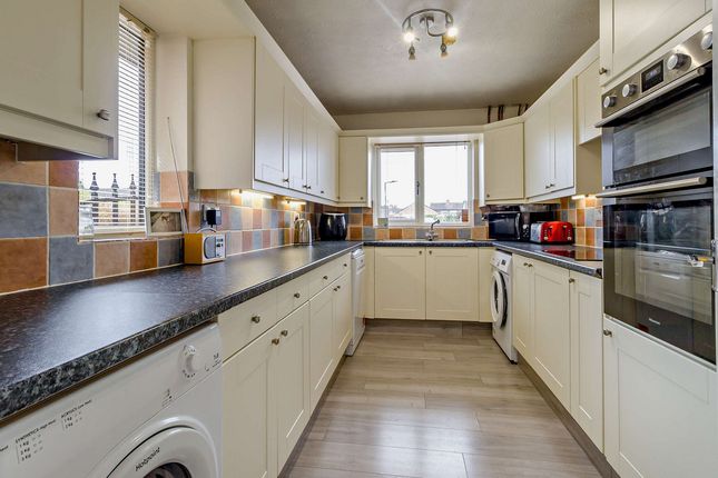 6, Summerfield Drive, Doncaster photo 3