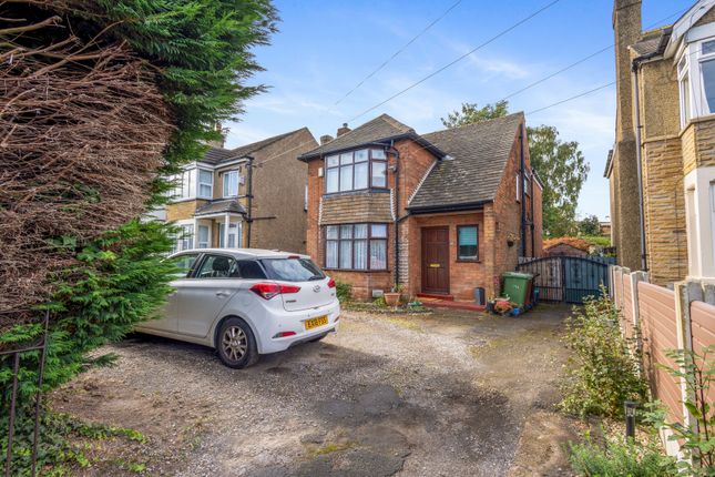 3-bed detached on 176, Ring Road Halton, Leeds, £200,000