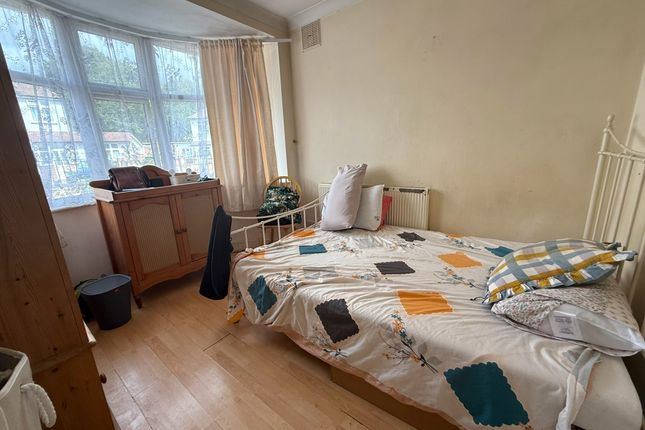 Parkfield Road, Feltham photo 5