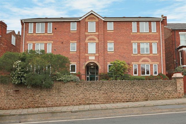 Flat for sale in St. Albans Road, Arnold, Nottinghamshire