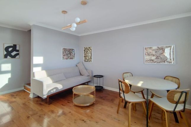 Flat 13 Campden Hill Towers, 112 Notting Hill Gate, London photo 3