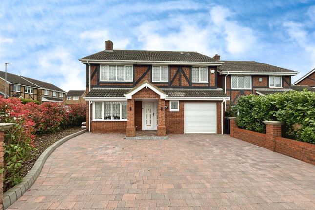 Detached house for sale in Ravenhill Way, Luton