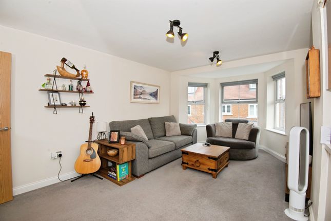 43, Goodearl Place, Princes Risborough photo 3