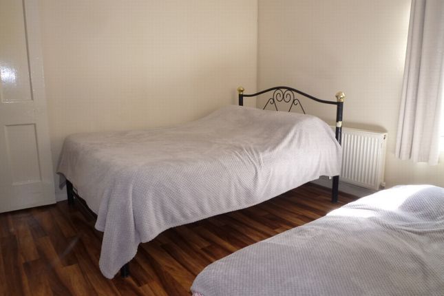 Flat to rent in Old Bedford Road, Luton