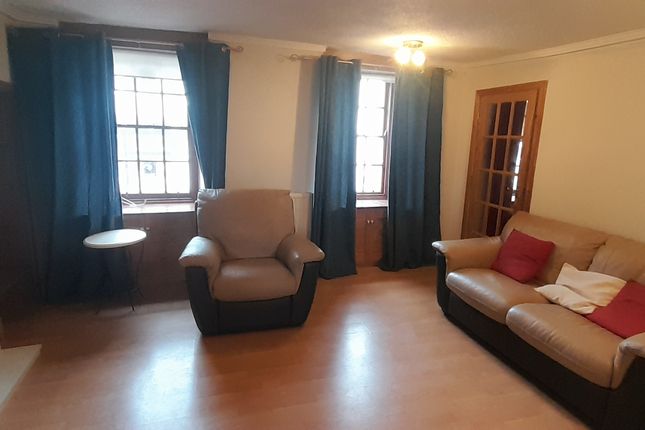 70, Crossgate, Cupar photo 3