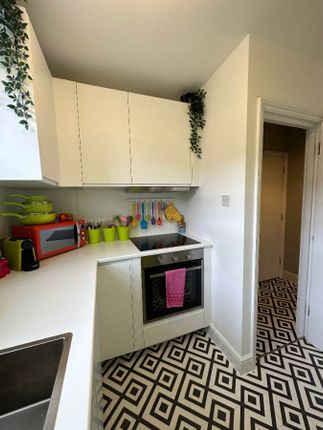 Flat 17, Kirkwall Place, London photo 4