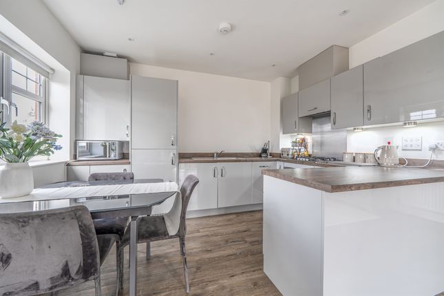 Flat 11, Nottingham House, 1, Robin Close, Enfield photo 4