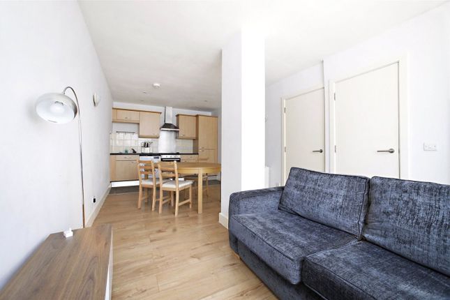 2 Artichoke Hill, London photo 2