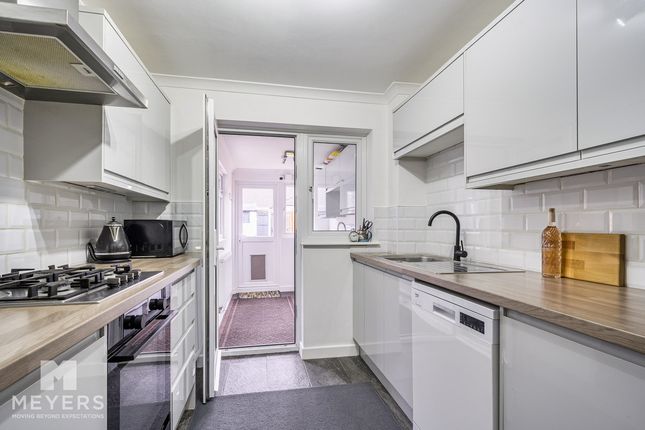 71, Warren Walk, Ferndown photo 3