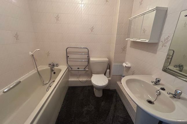 8, Chancery Court, Downs Avenue, Dartford photo 2