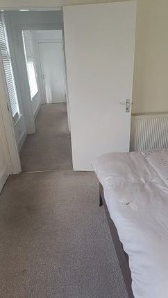 Room to rent in Annesley Avenue, London