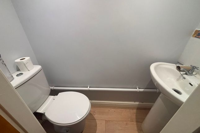 11, Woodhead Road, HOLMFIRTH photo 5