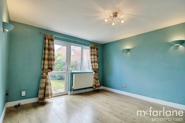 28 Lapwing Close, Swindon photo 3
