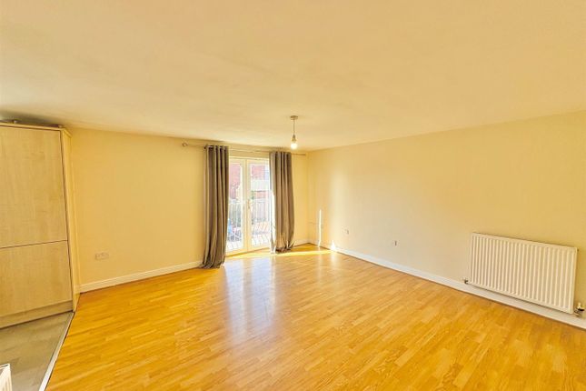 39, Manley Park, Leigh photo 2