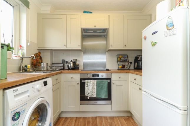 Flat 92, Queens Court,, Queens Parade, Margate photo 3