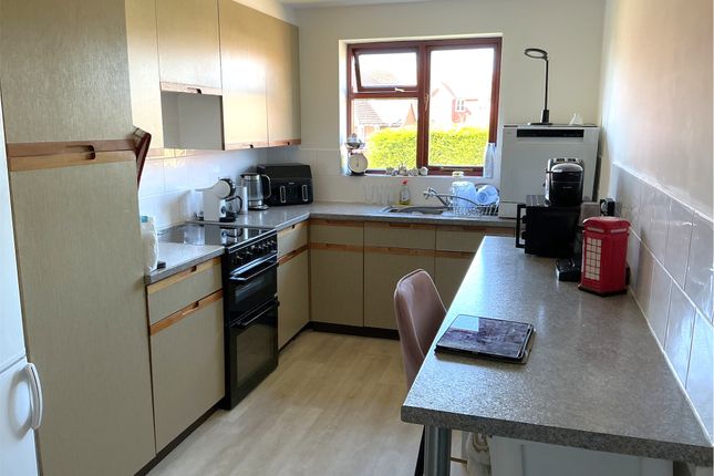 3, Ratcliffe Court, Frinton On Sea photo 3