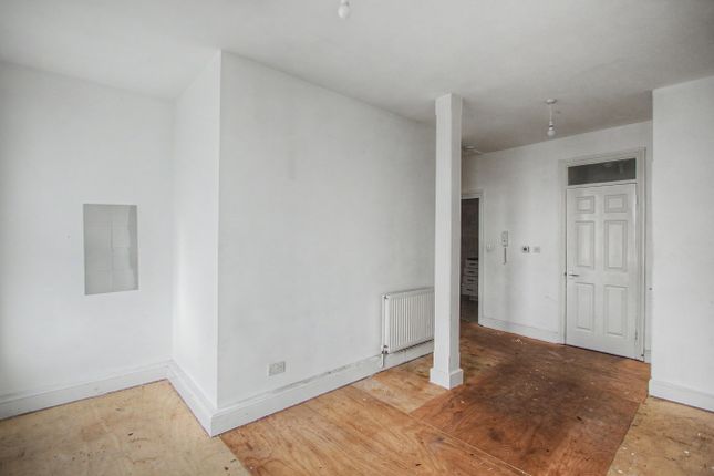 Flat 1, 386 High Street Rochester, Rochester photo 5