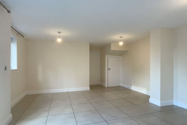 17 Wellington Lane, Cheltenham photo 4