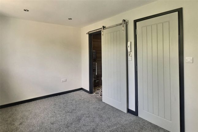 Room to rent in Blacker Road, Birkby, Huddersfield