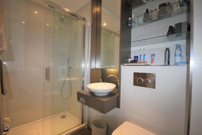 Flat for sale in Chronicle Tower 261 City Road