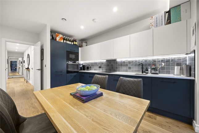 Flat 5, 4, Littleworth Road, Surrey photo 4