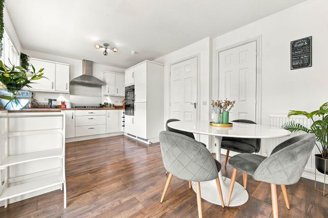 3, Ladyacre Place, Irvine photo 2