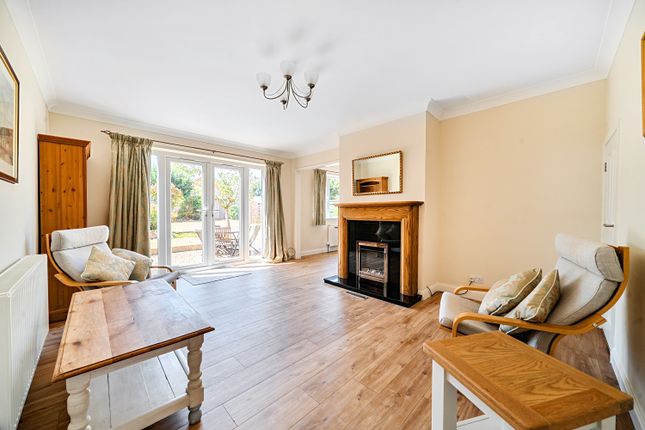 18, Chapelwick Close, Swindon photo 4