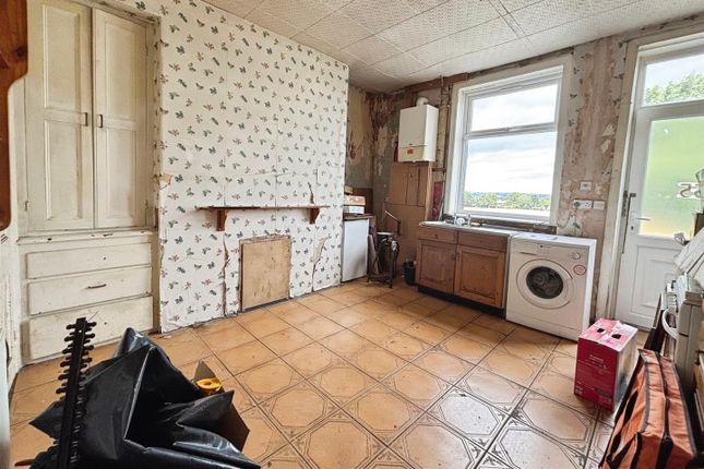 55, Mayo Avenue, Bradford photo 3