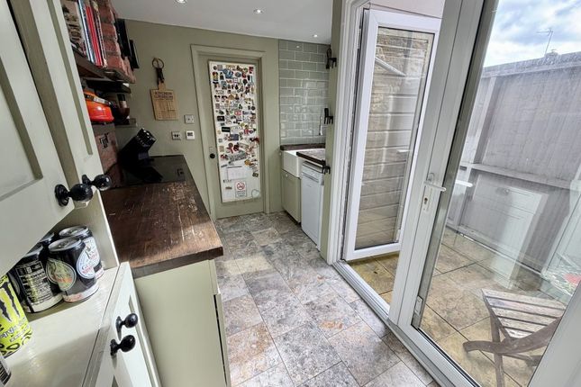 59, North Street, Martock photo 3