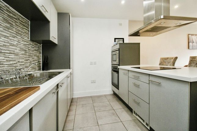 Flat for sale in Ferry Court, Cardiff