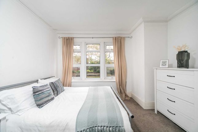 Room to rent in Tilehurst Road, Reading